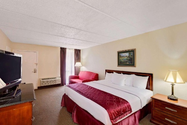 Days Inn by Wyndham Bay City image 10