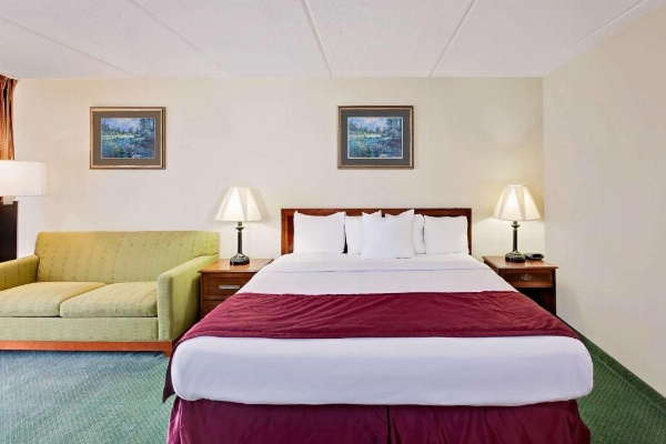 Days Inn by Wyndham Bay City image 13