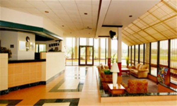 Days Inn by Wyndham Bay City image 18