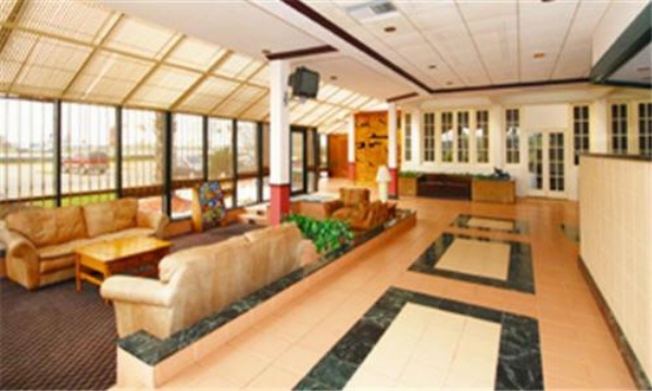 Days Inn by Wyndham Bay City image 19
