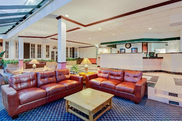 Days Inn by Wyndham Bay City image 2