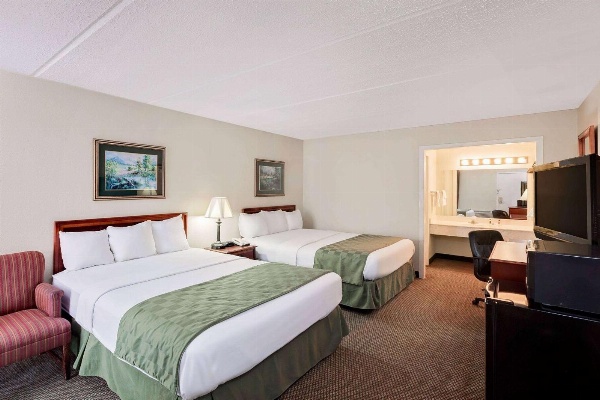 Days Inn by Wyndham Bay City image 5