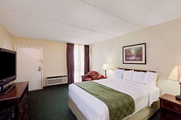 Days Inn by Wyndham Bay City image 6