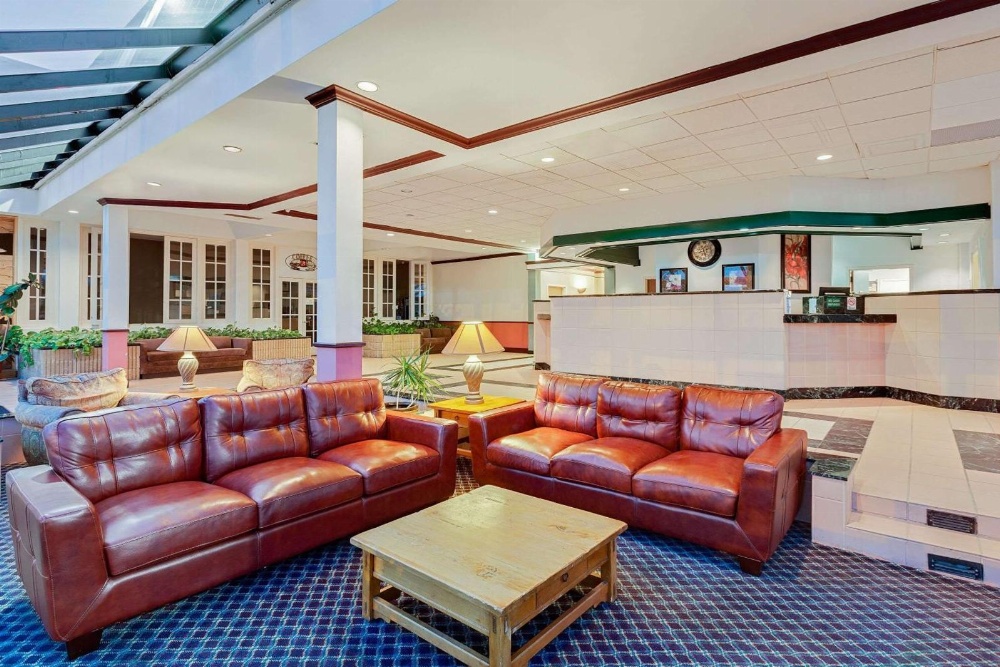 Days Inn by Wyndham Bay City Main image